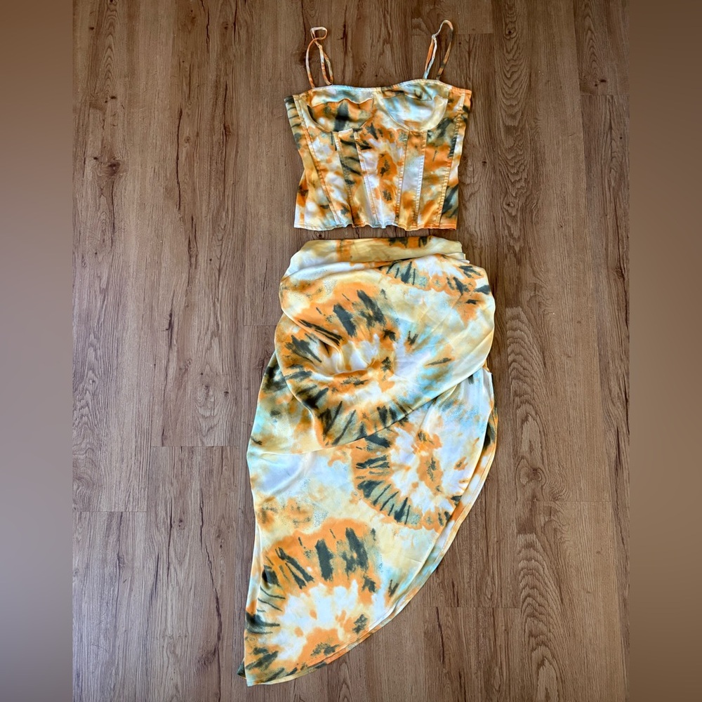 Pretty Little Thing Yellow Tie-Dye Corset Style Top and Ruched Side-Slit Skirt - Picture 3 of 8